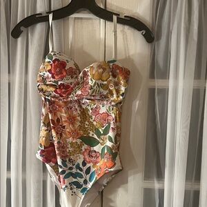 Johnny Was Milli Twist Bra One Piece Swimsuit Women’s Size X-Small Sew in Cups